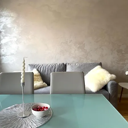 Blucavana, In Centro A *